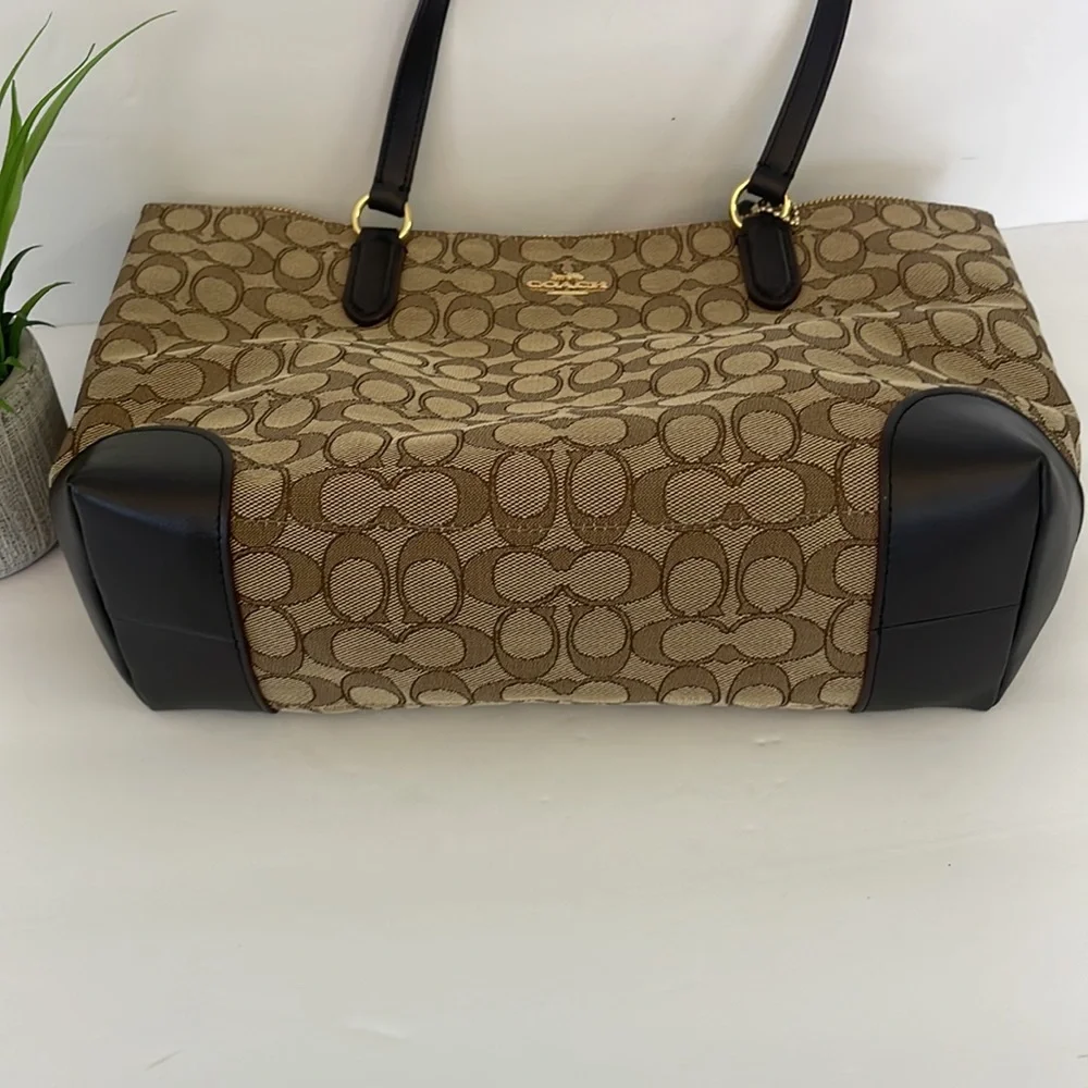 Coach Signature  Canvas Shoulder Bag